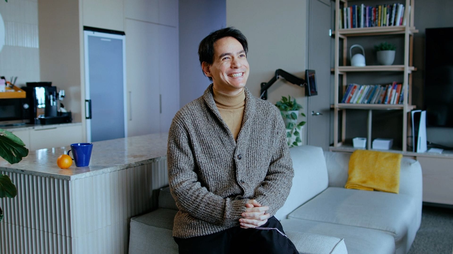 People reading gossip